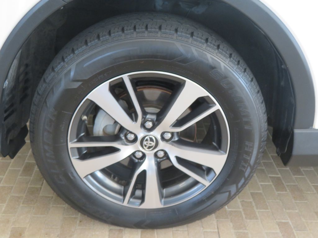 Photo 7 of this TOYOTA RAV4