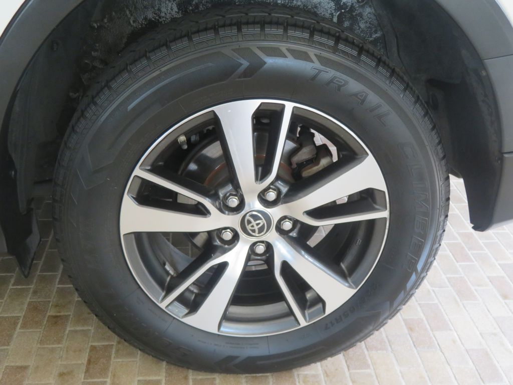 Photo 8 of this TOYOTA RAV4