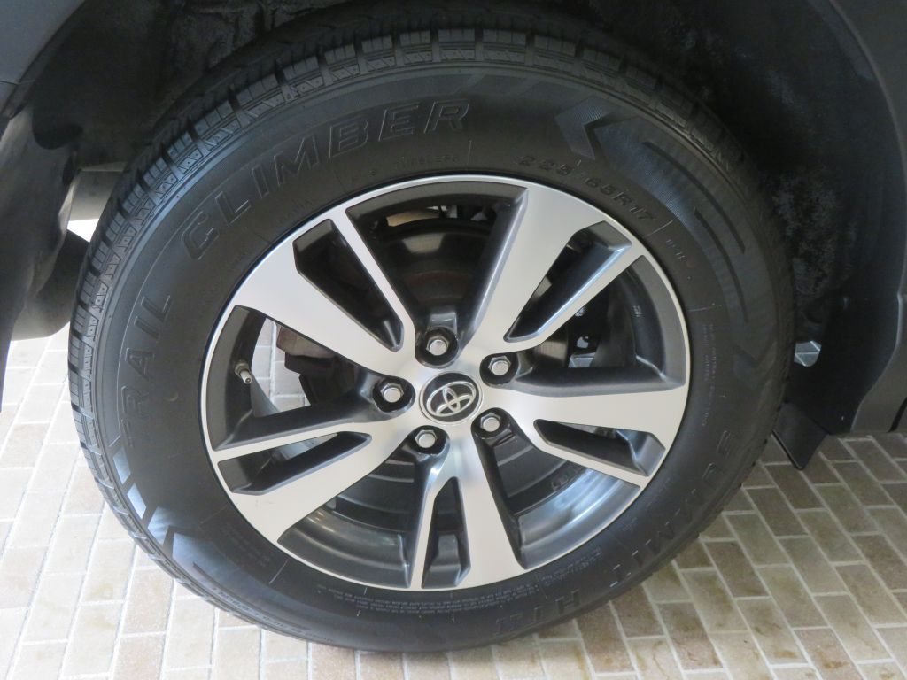 Photo 9 of this TOYOTA RAV4