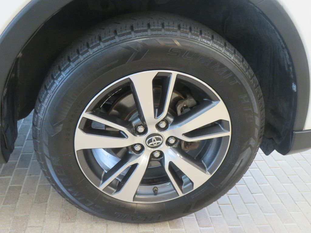 Photo 10 of this TOYOTA RAV4