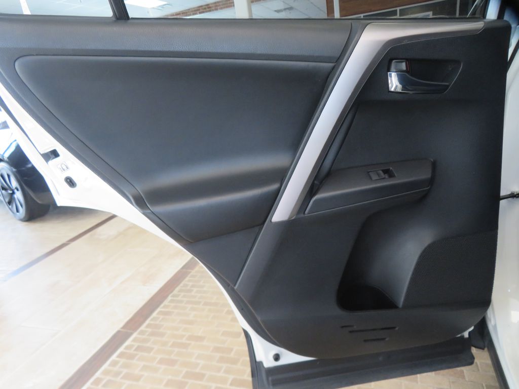 Photo 17 of this TOYOTA RAV4