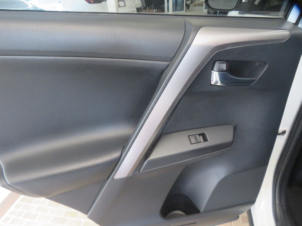 Photo 18 of this TOYOTA RAV4