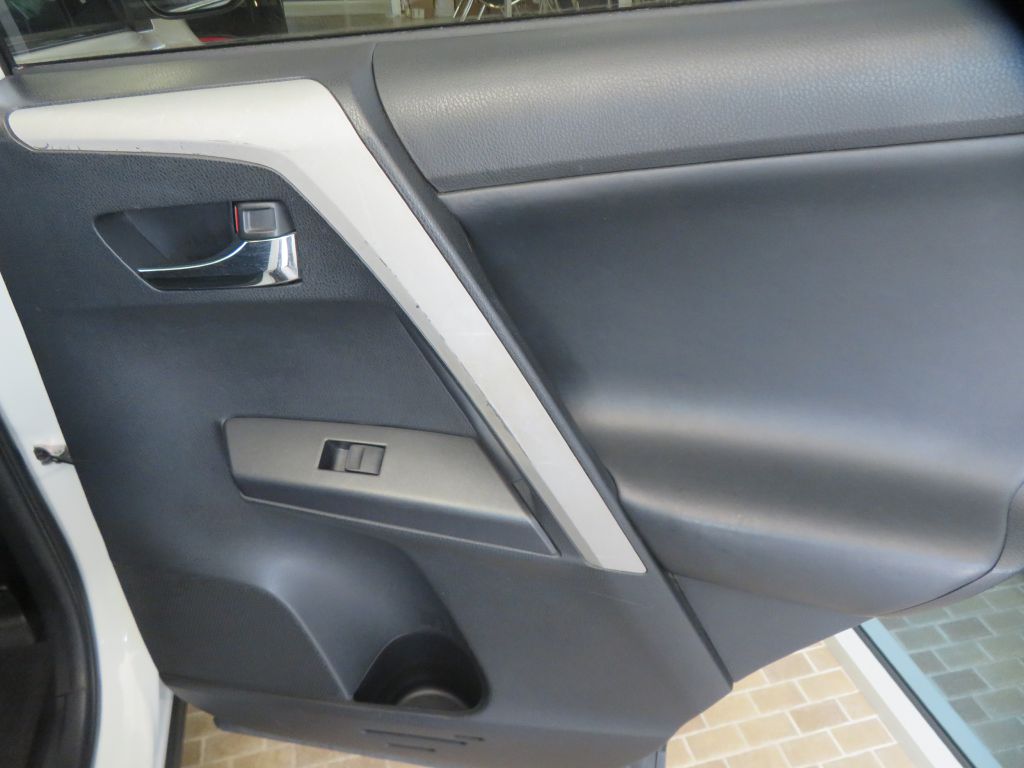 Photo 21 of this TOYOTA RAV4