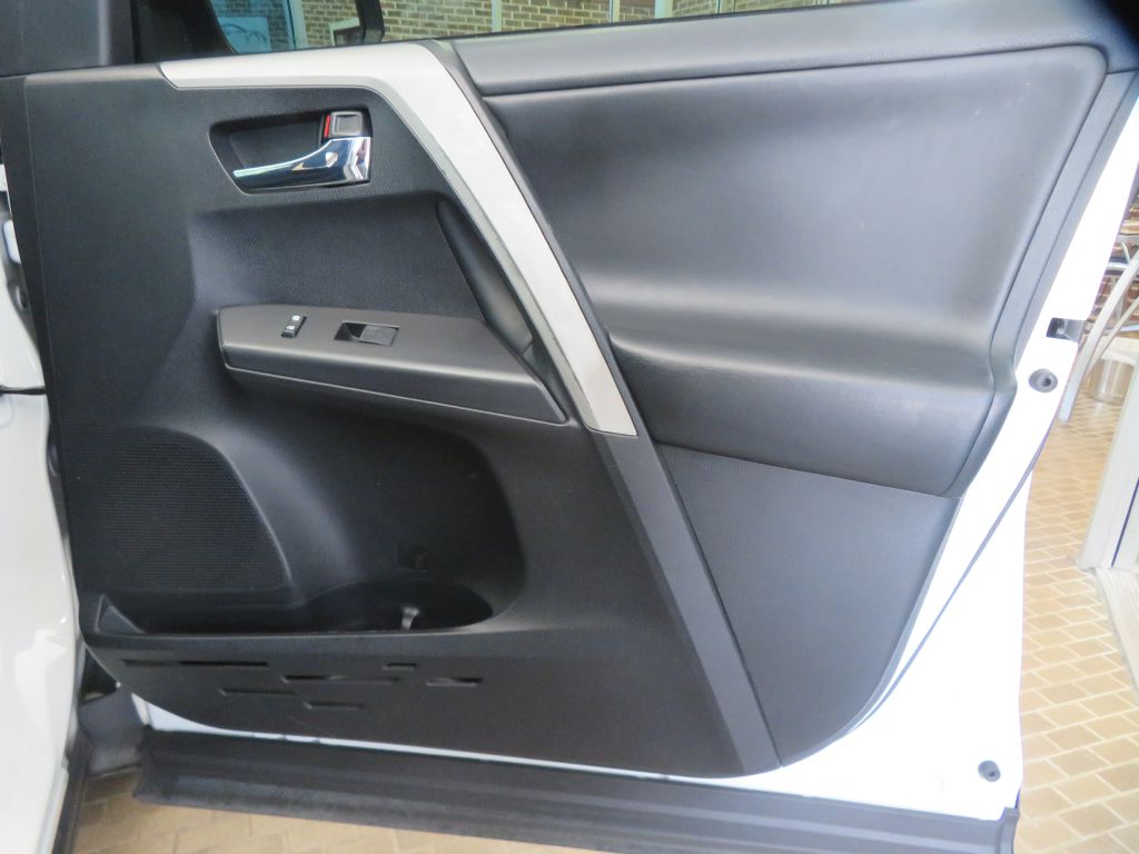 Photo 23 of this TOYOTA RAV4