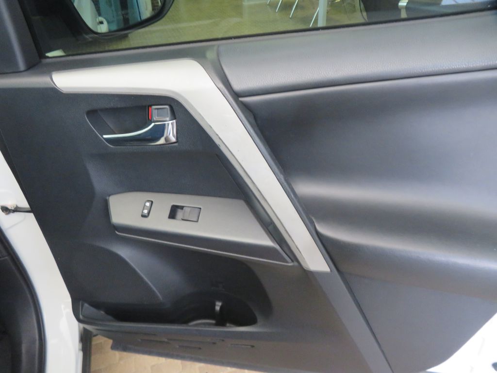 Photo 24 of this TOYOTA RAV4