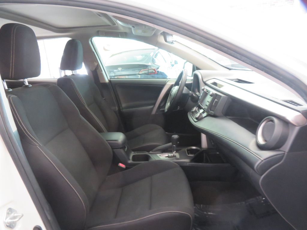 Photo 25 of this TOYOTA RAV4