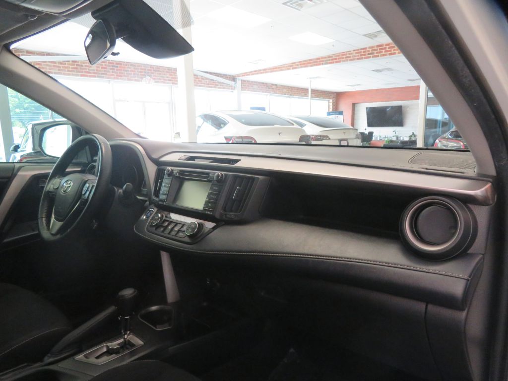 Photo 28 of this TOYOTA RAV4