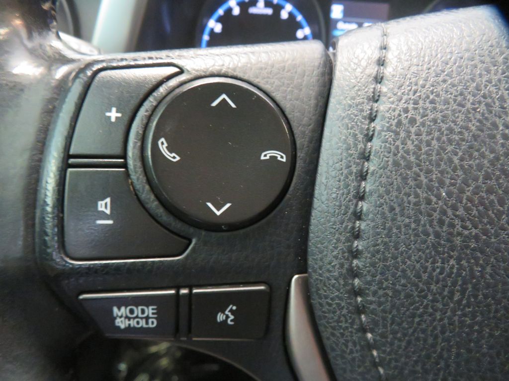 Photo 32 of this TOYOTA RAV4
