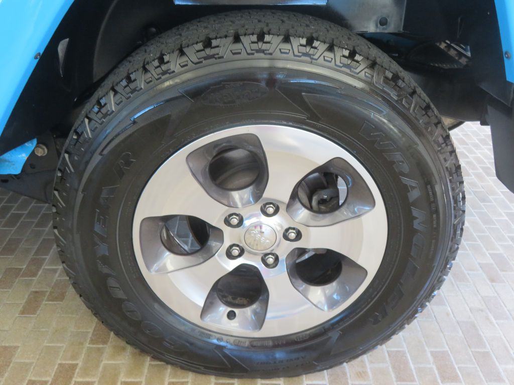 Photo 8 of this JEEP WRANGLER UNLIMI