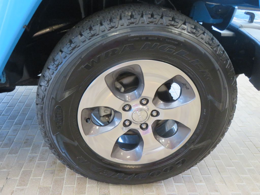 Photo 10 of this JEEP WRANGLER UNLIMI