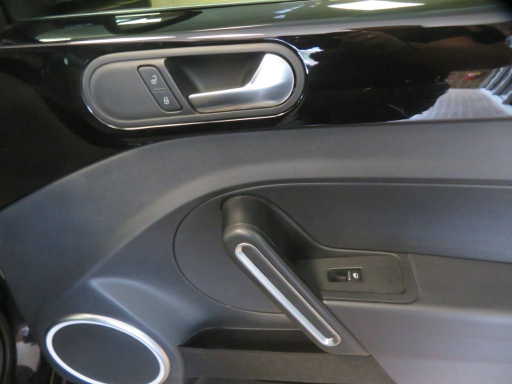 Photo 19 of this VOLKSWAGEN BEETLE