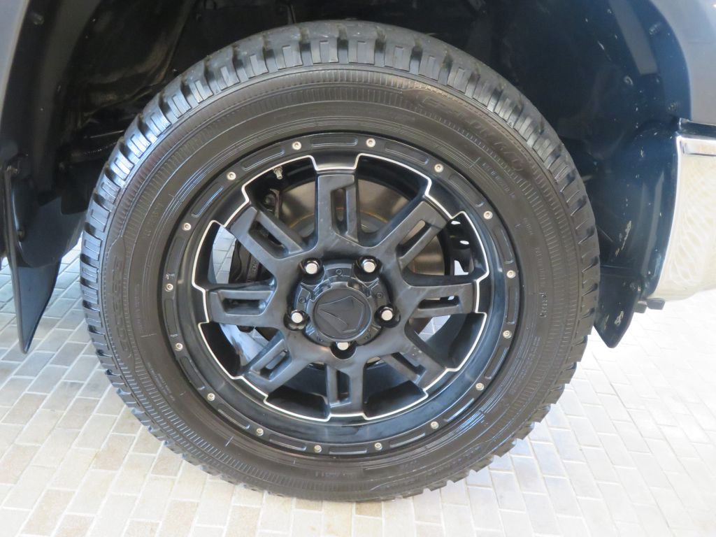 Photo 10 of this TOYOTA TUNDRA