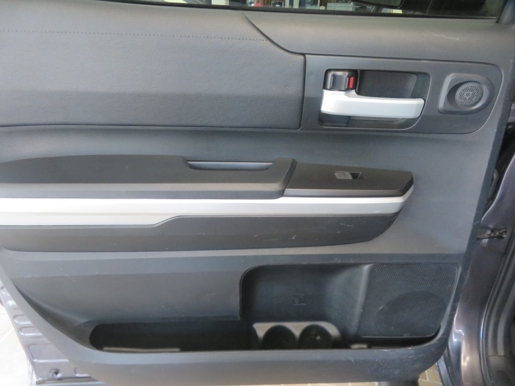 Photo 19 of this TOYOTA TUNDRA