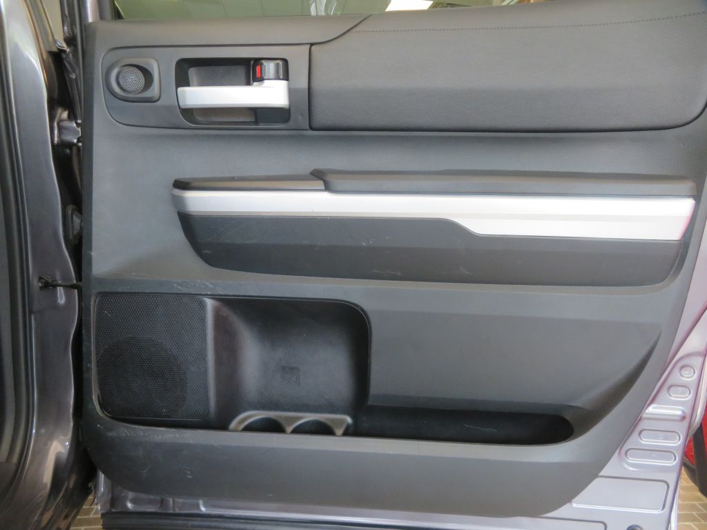 Photo 21 of this TOYOTA TUNDRA