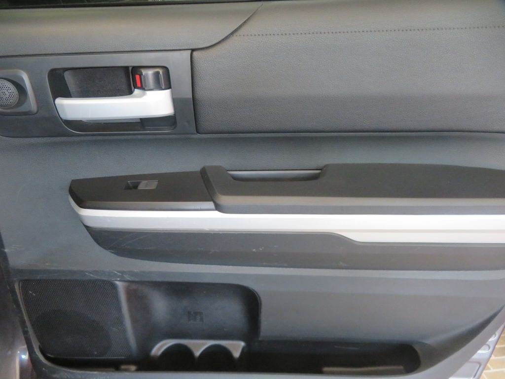 Photo 22 of this TOYOTA TUNDRA