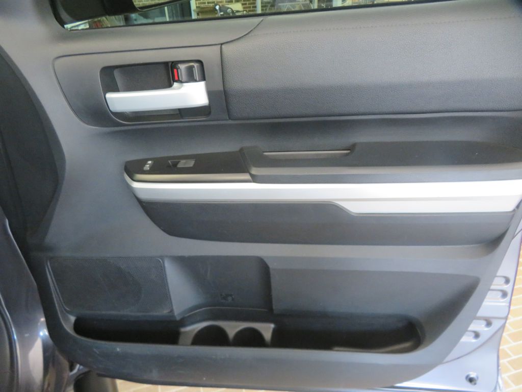 Photo 25 of this TOYOTA TUNDRA