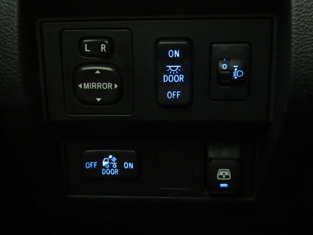 Photo 37 of this TOYOTA TUNDRA