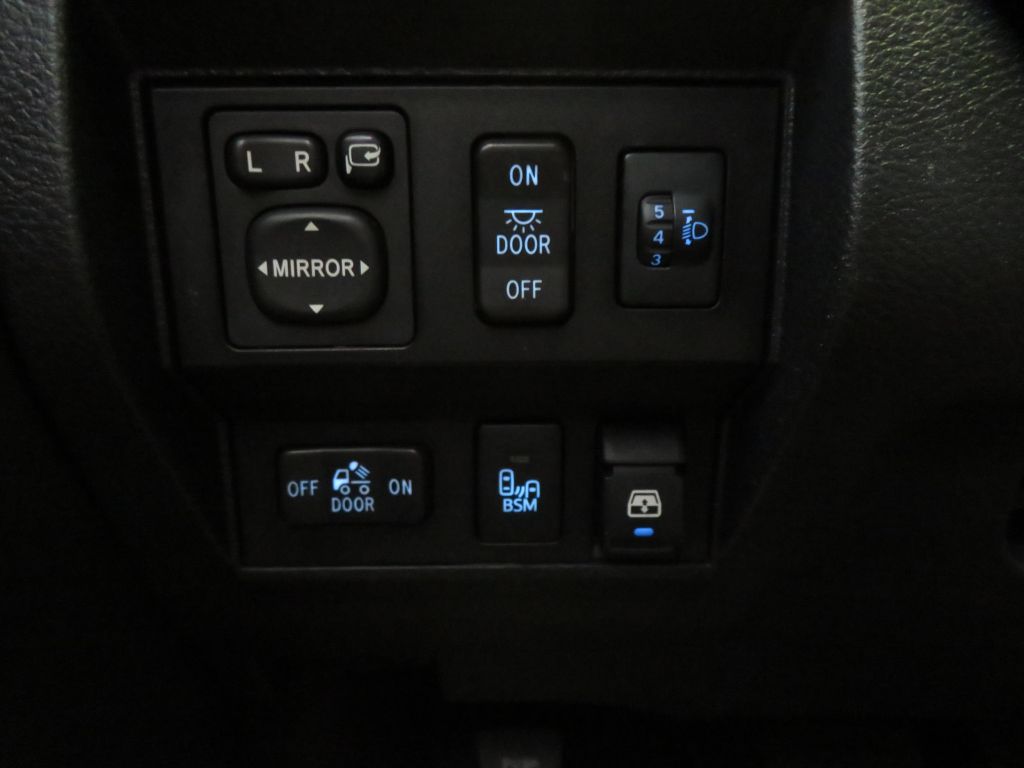 Photo 37 of this TOYOTA TUNDRA