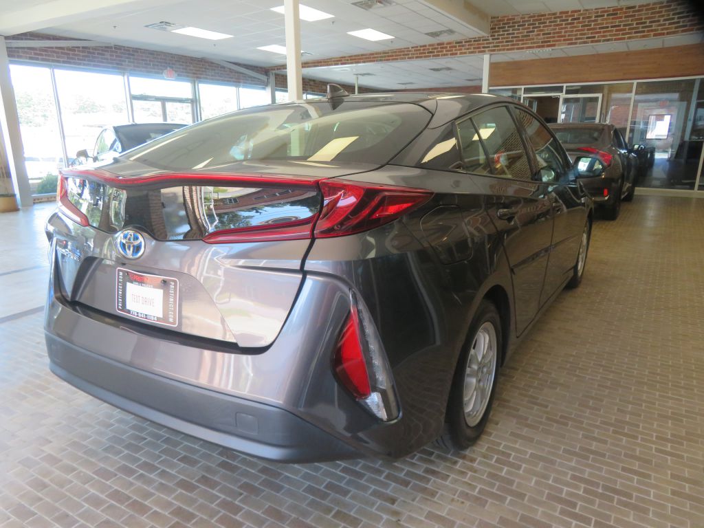 Photo 4 of this TOYOTA PRIUS PRIME