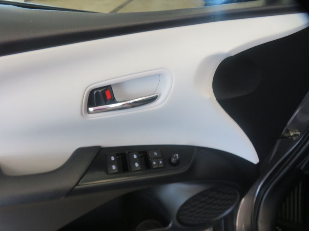 Photo 14 of this TOYOTA PRIUS PRIME