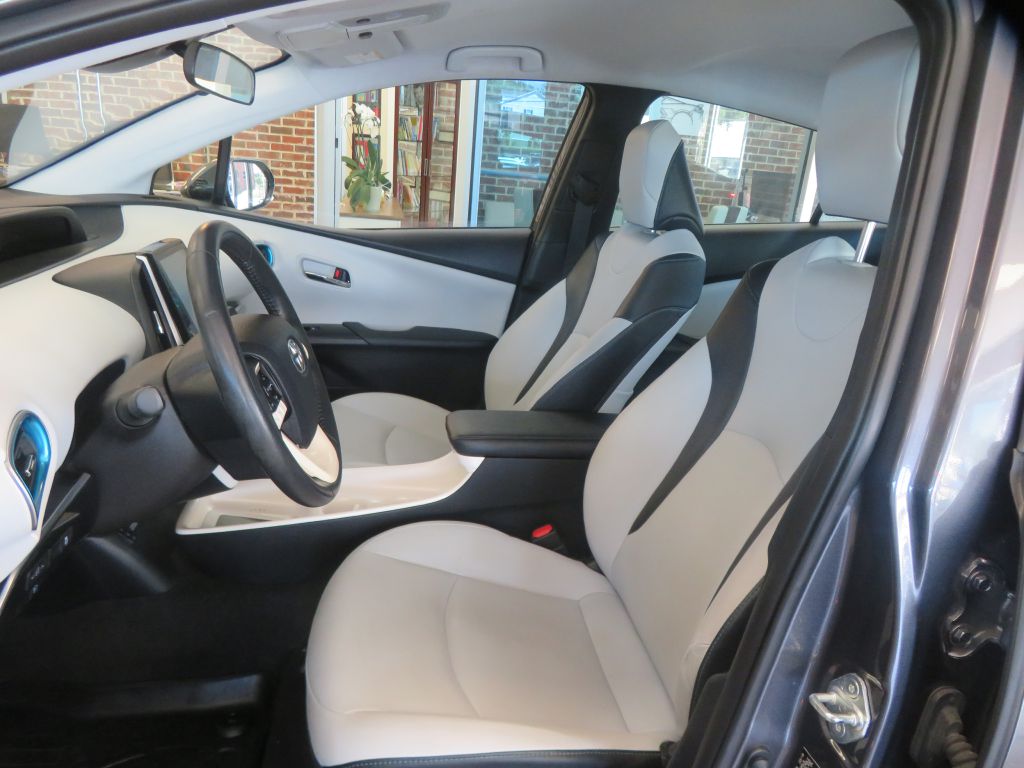 Photo 15 of this TOYOTA PRIUS PRIME