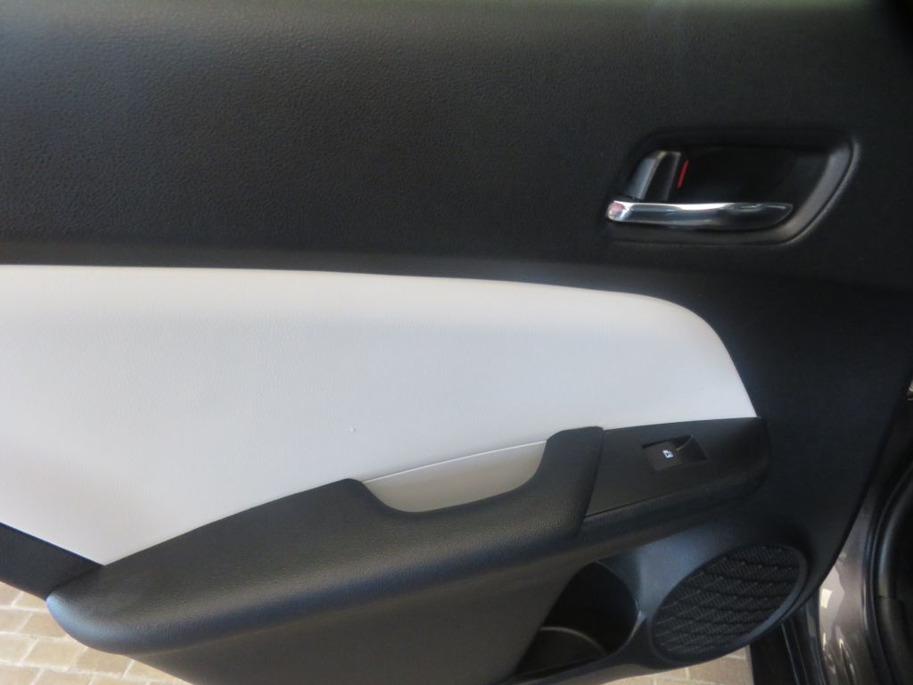 Photo 17 of this TOYOTA PRIUS PRIME