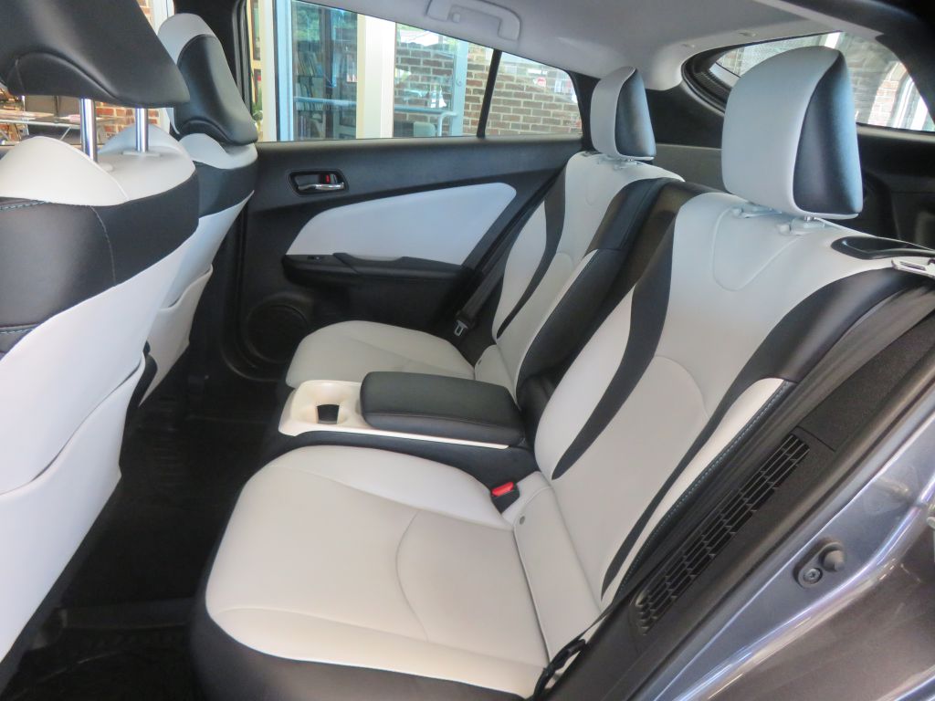 Photo 18 of this TOYOTA PRIUS PRIME