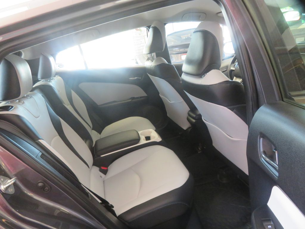 Photo 21 of this TOYOTA PRIUS PRIME