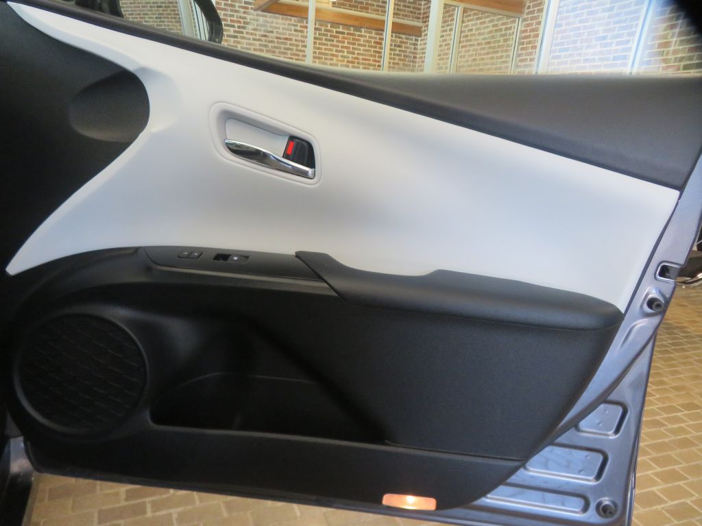 Photo 22 of this TOYOTA PRIUS PRIME