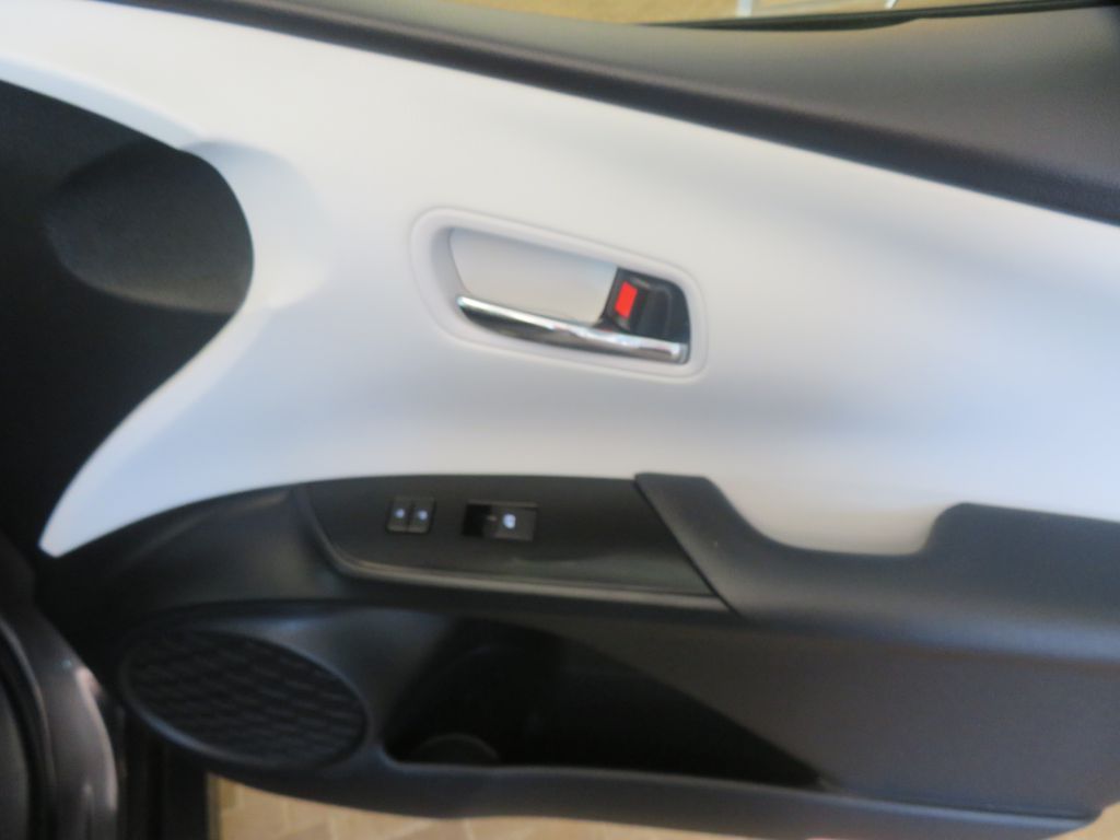 Photo 23 of this TOYOTA PRIUS PRIME