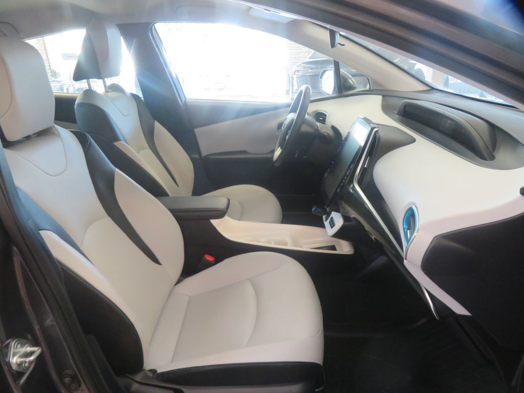Photo 24 of this TOYOTA PRIUS PRIME