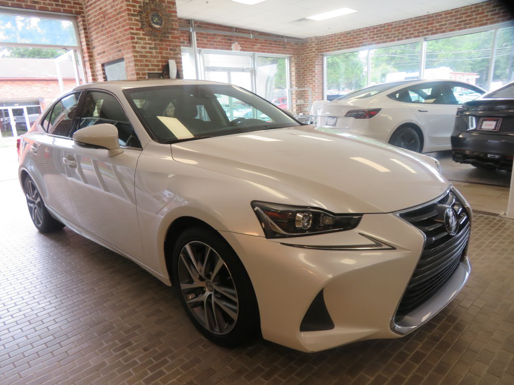 Photo 3 of this LEXUS IS