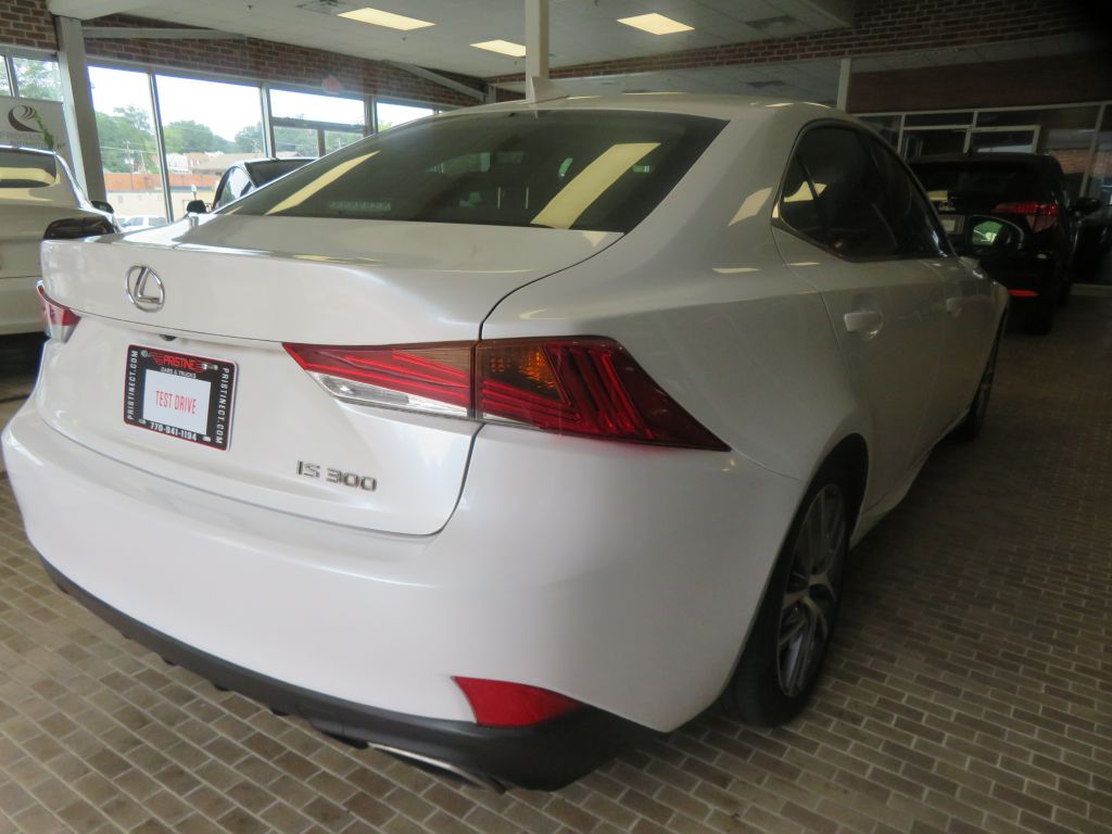 Photo 4 of this LEXUS IS