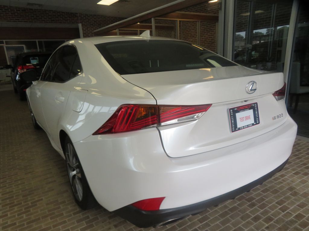 Photo 6 of this LEXUS IS