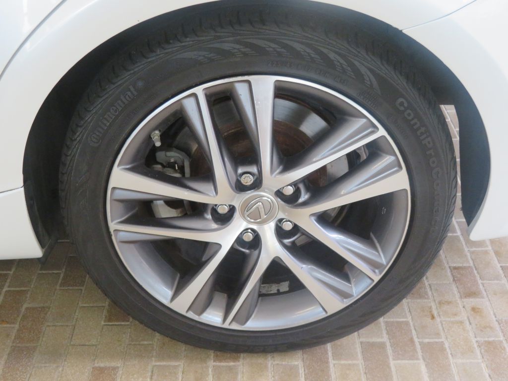Photo 8 of this LEXUS IS