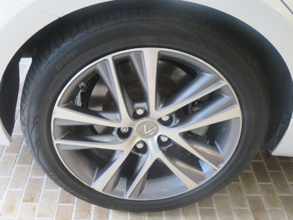 Photo 9 of this LEXUS IS