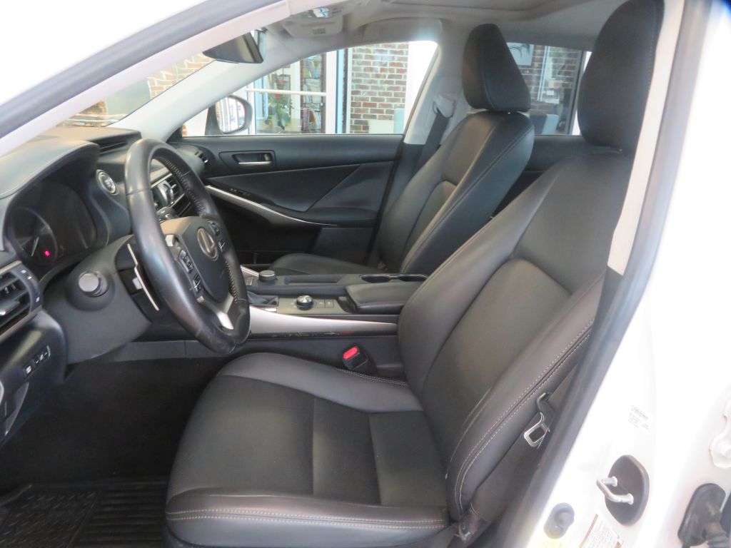 Photo 15 of this LEXUS IS