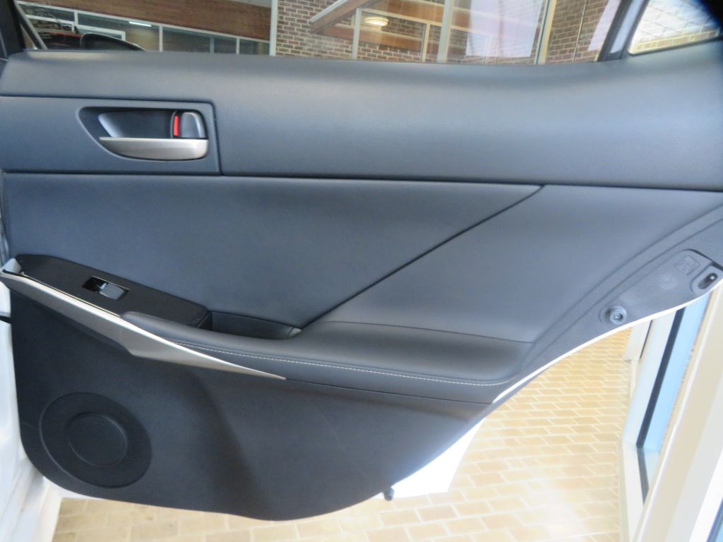 Photo 20 of this LEXUS IS