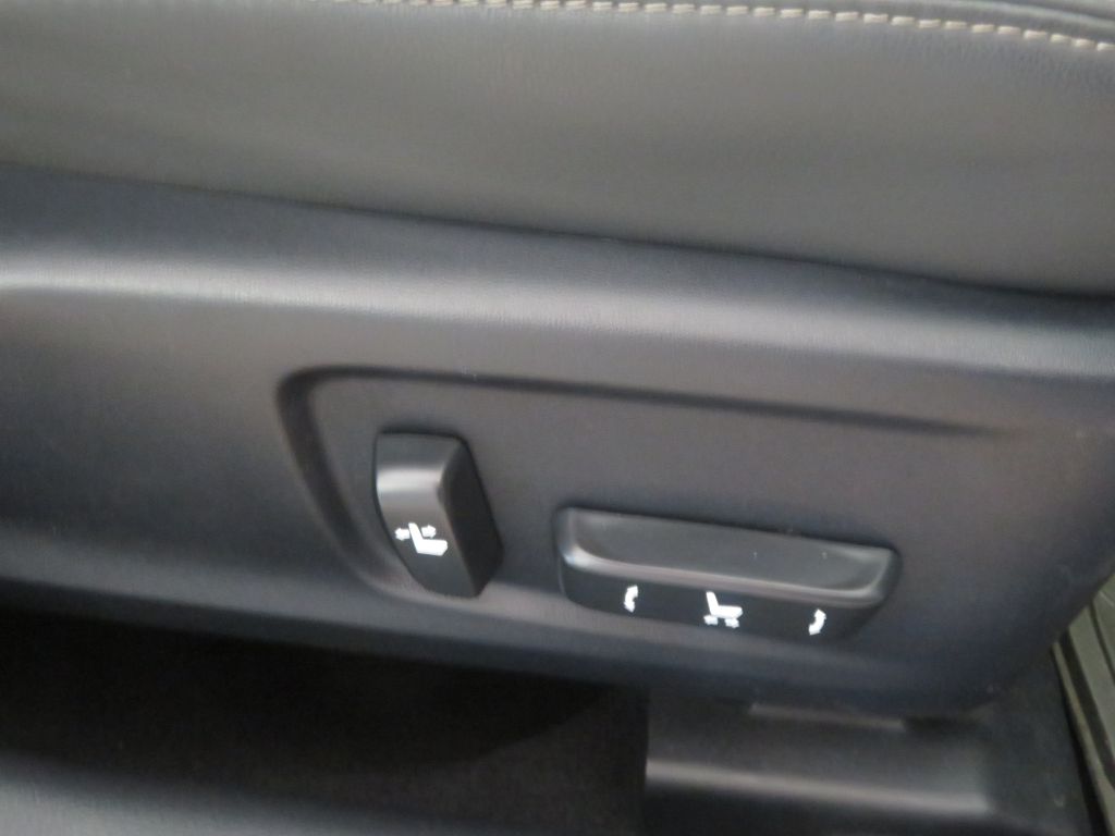 Photo 26 of this LEXUS IS