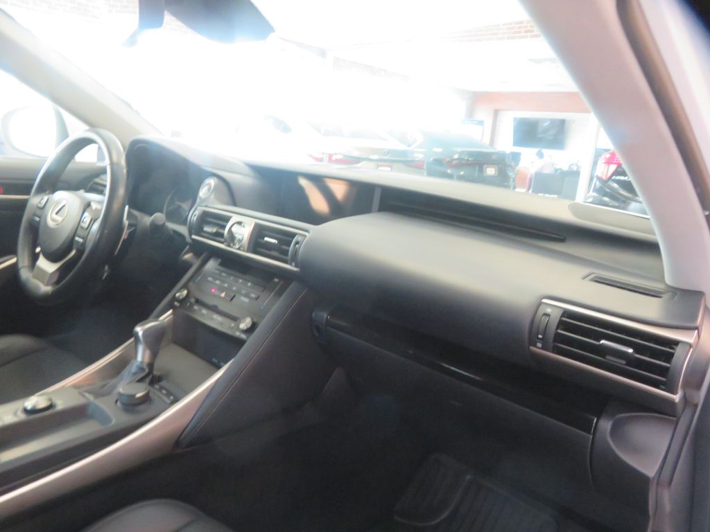 Photo 28 of this LEXUS IS