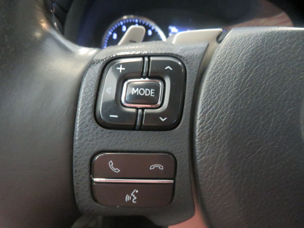 Photo 32 of this LEXUS IS