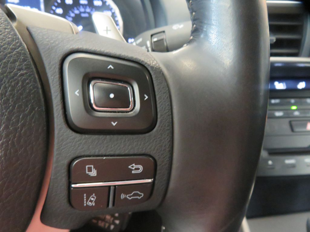 Photo 33 of this LEXUS IS