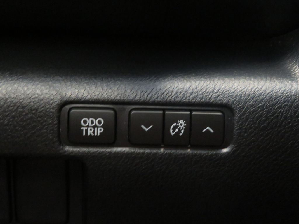 Photo 34 of this LEXUS IS