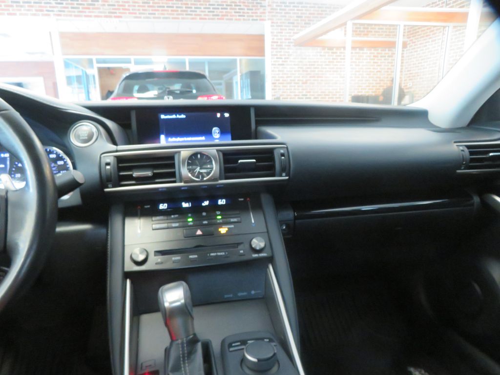 Photo 35 of this LEXUS IS