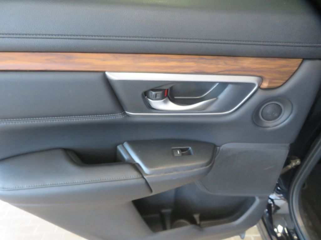 Photo 18 of this HONDA CR-V