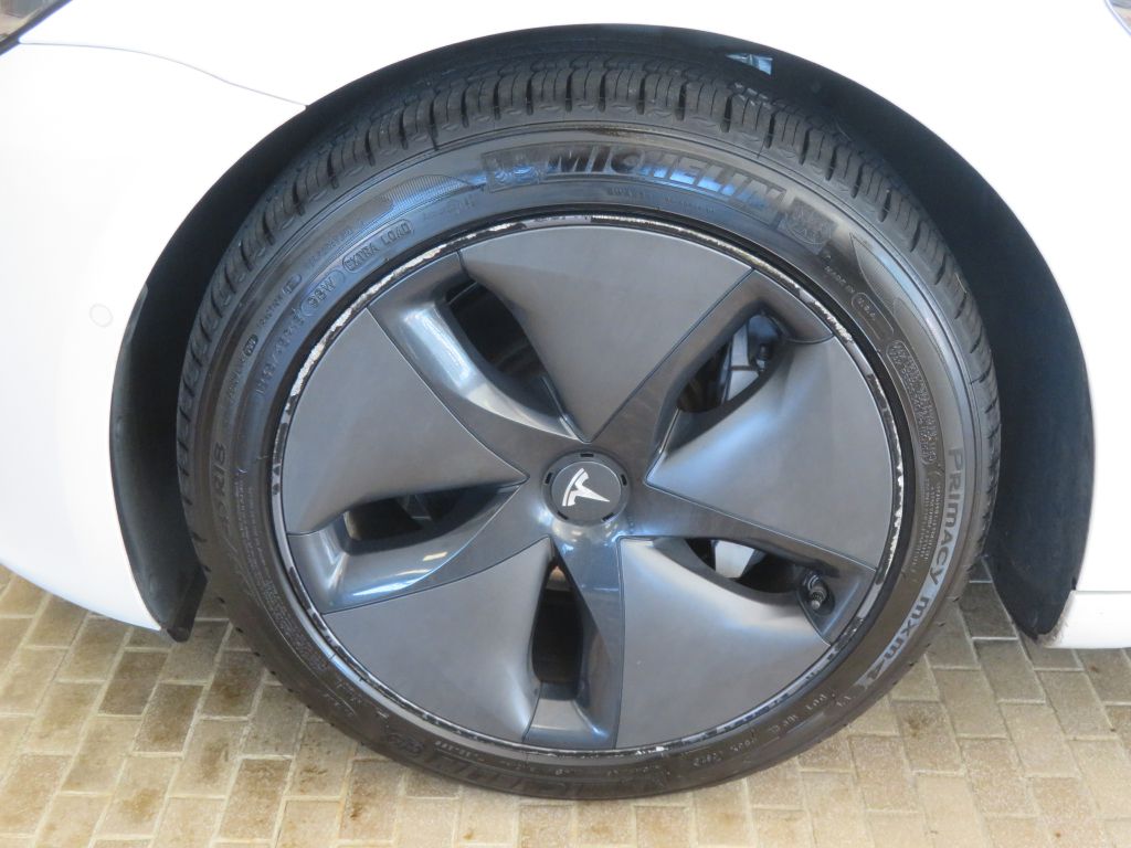 Photo 7 of this TESLA MODEL 3
