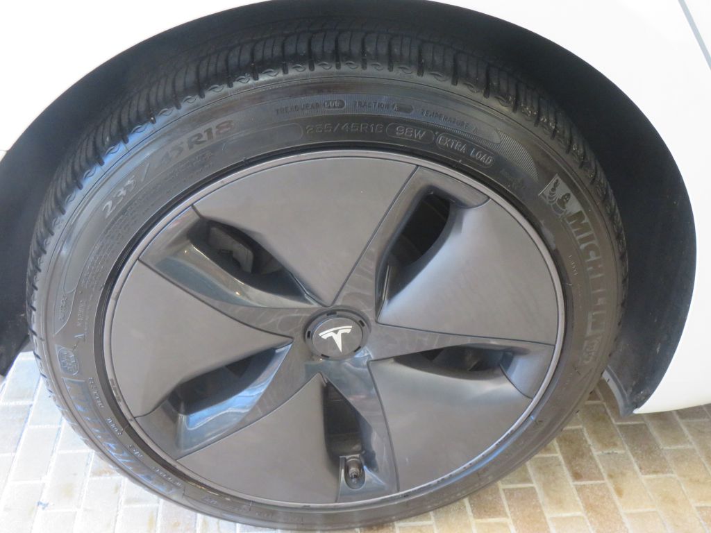 Photo 9 of this TESLA MODEL 3