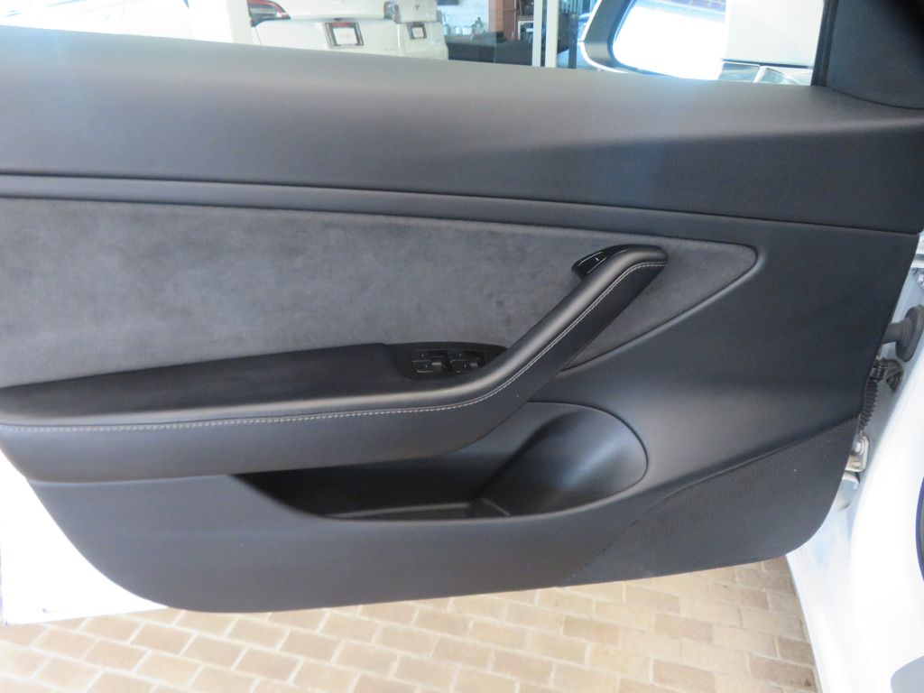 Photo 13 of this TESLA MODEL 3