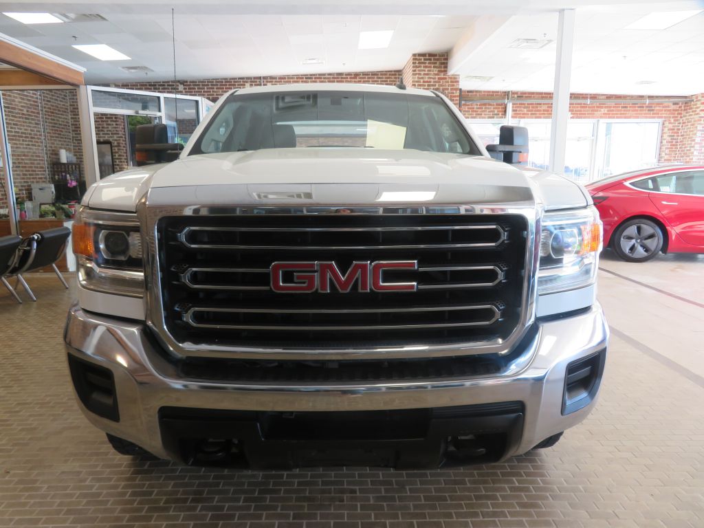 Photo 2 of this GMC SIERRA 2500
