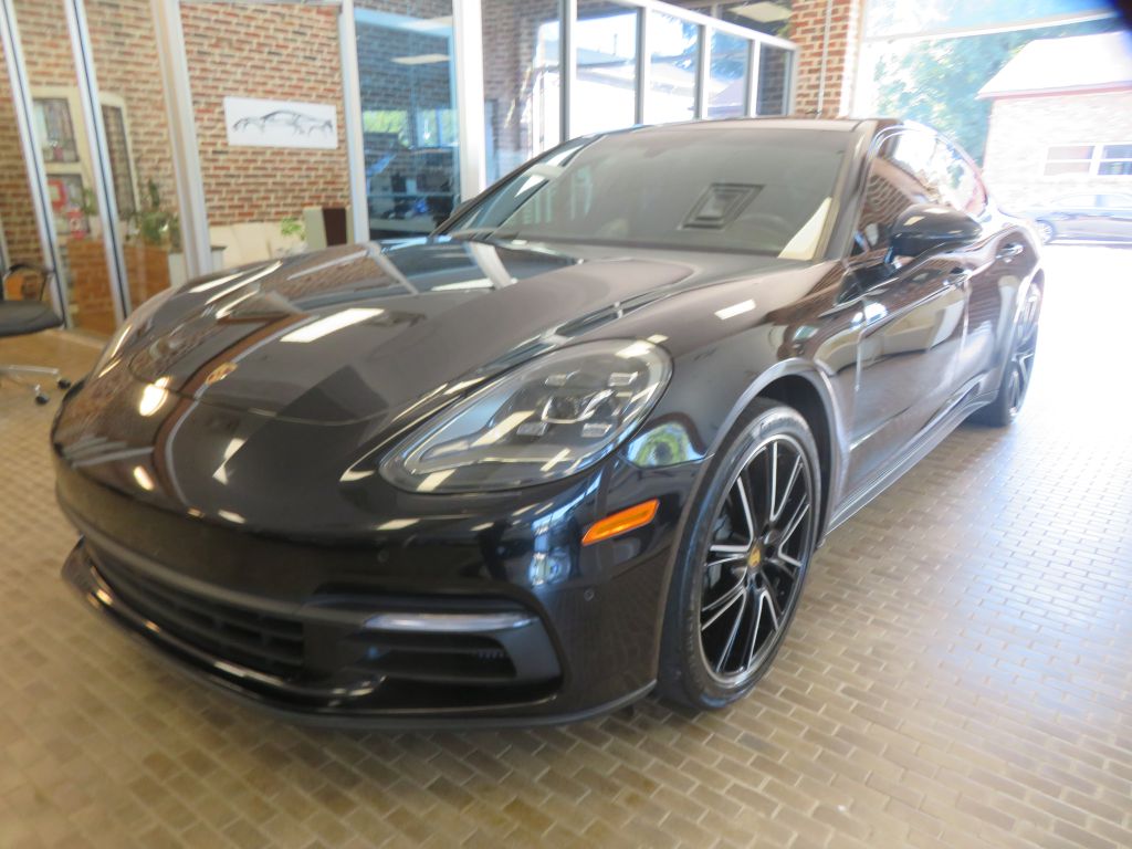 2018 PORSCHE PANAMERA